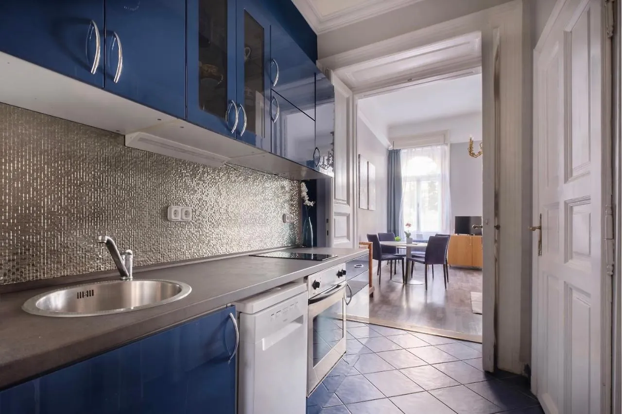 New York Cafe Apartment In Center Budapest