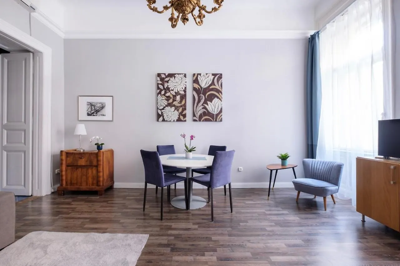 New York Cafe Apartment In Center Budapest